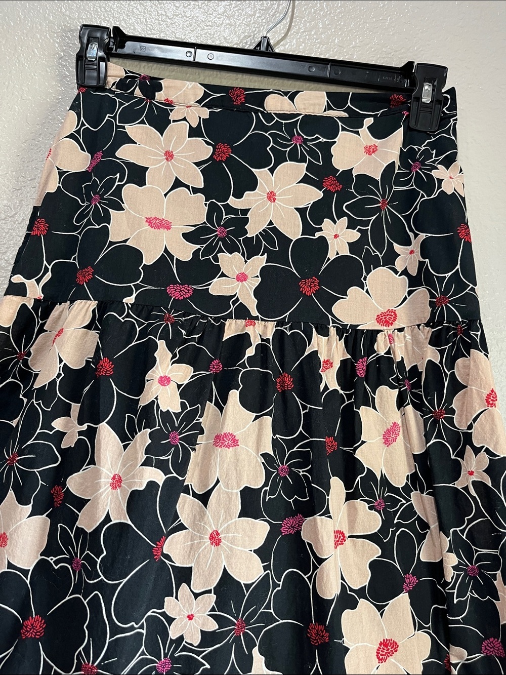 Who What Wear Black Floral Tiered Maxi Skirt with Cream Pink Flowers Sz 4 TC0814 - Picture 8 of 9